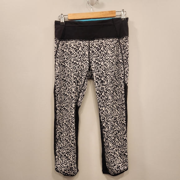 lululemon athletica Pants - Lululemon Black White Aqua Cropped Legging 6